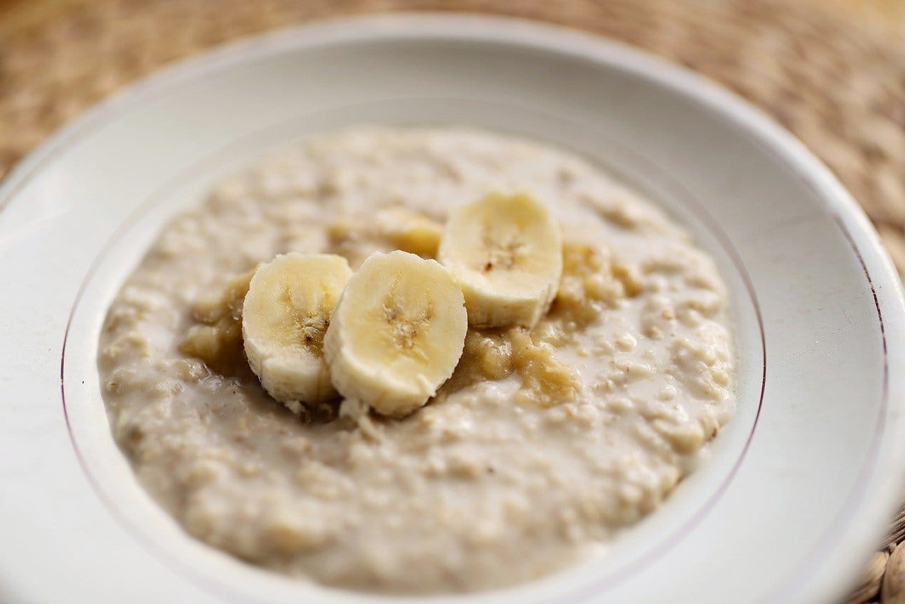 Oatmeal: Blood-sugar raising "poison", or healthy breakfast choice?